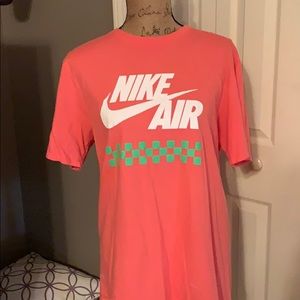 women’s nike top